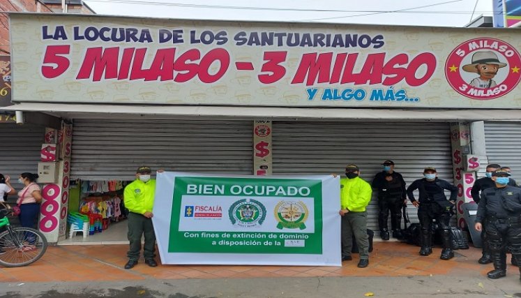 En los establecimientos comerciales se vendía mercancía de contrabando.