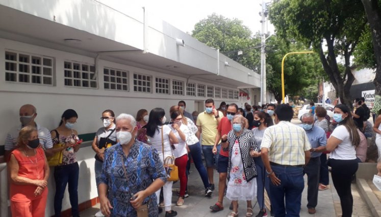 En la IPS Puente Barco comenzó hoy la vacunación contra COVID-19 en adultos mayores de 80 años. / Foto: Alfredo Estévez