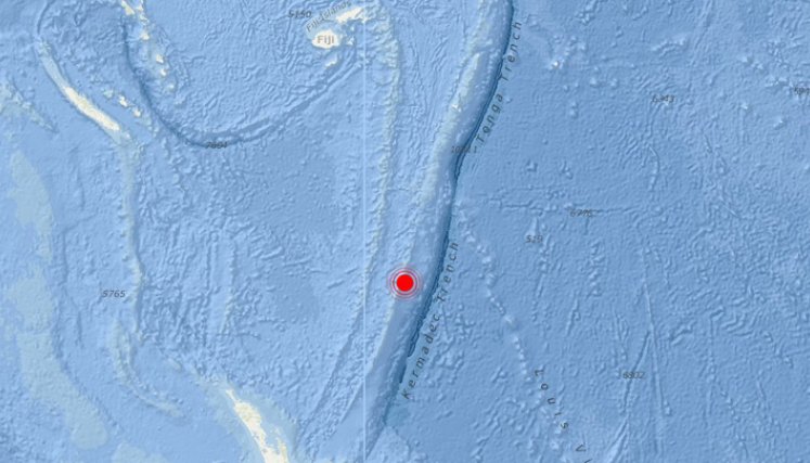 El temblor ocurrió después de otros sismos de 7,4 y 6,9 registrados este viernes en la misma región. / Foto: Twitter @BuzzFeedStorm