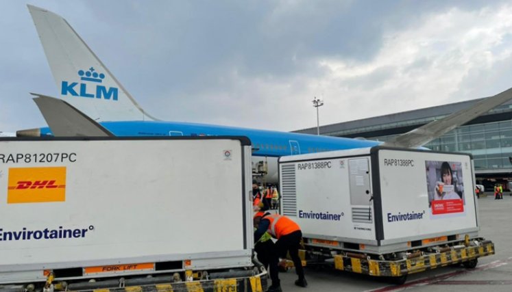 El otro avión proveniente de Pekín se espera que arribe mañana en la noche. / Foto: Colprensa