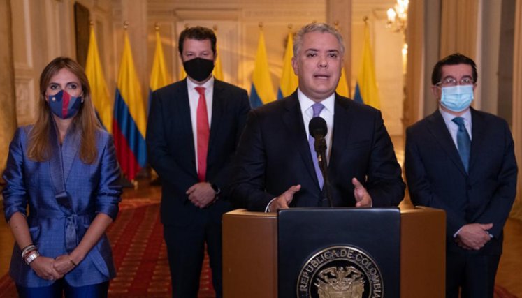 El Gobierno Nacional busca desmitificar la información falsa que ronda sobre la vacuna, para cumplir el objetivo de vacunar al 70% de los colombianos. / Foto: Colprensa
