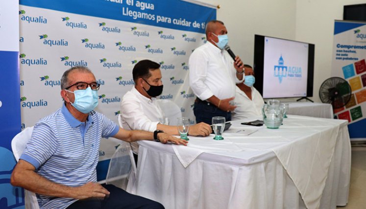 El alcalde Eugenio Rangel interviene durante el acto de lanzamiento del programa Agua para Todos que se pondrá en marcha en Villa del Rosario