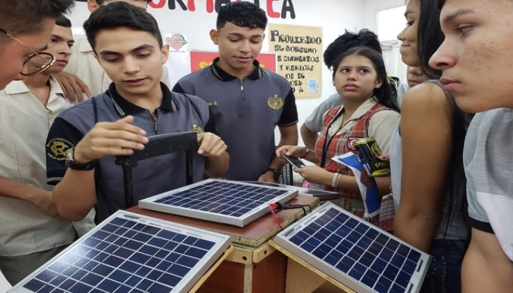 Los estudiantes de la Tecnoacademia del Sena Cúcuta participan con entusiasmo en cursos complementarios a las materias que ven en sus colegios, en áreas emergentes, como programación de software y creación de contenidos digitales. / Fotos Cortesía para La Opinión. 