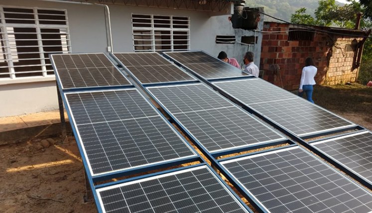 El proyecto tiene un 80% de avance y cuenta con 9 paneles solares que generan 3.800w