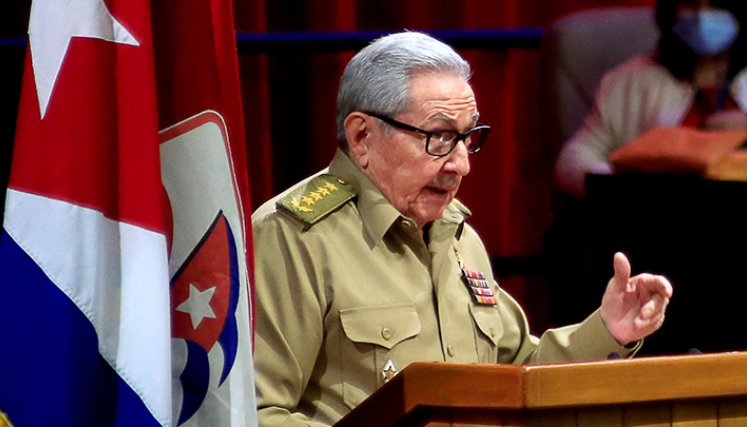 Primer Secretario del Partido Comunista de Cuba, Raúl Castro, hablando durante la sesión inaugural del VIII Congreso del Partido Comunista de Cuba en el Palacio de Convenciones de La Habana