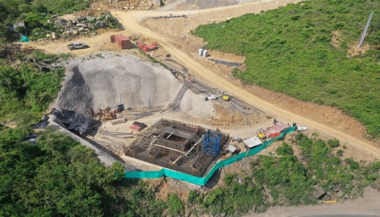 En el avance de las obras del puente más extenso que se construye en el corredor vial Pamplona-Cúcuta, este fin de semana habrá paso restringido en el sector La Honda, en Chinácota. / Cortesía / La Opinión 