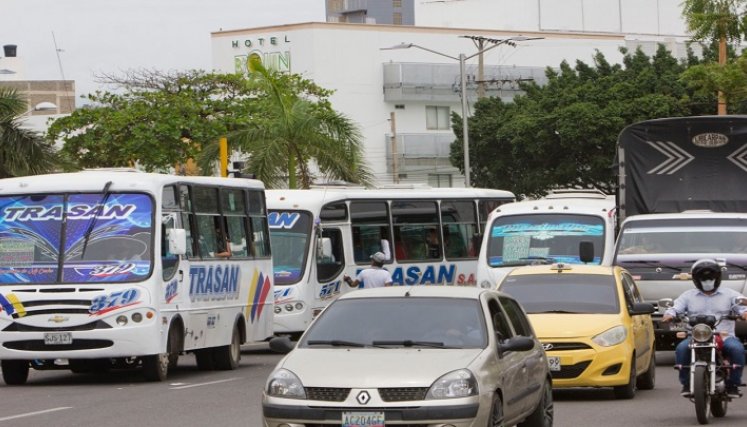 Continúa el inconformismo y malestar entre los usuarios del transporte por el aumento en las tarifas del pasaje / Archivo/ La Opinión 