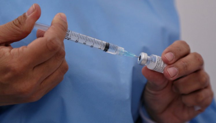 OMS insistió en el uso de la vacuna AstraZeneca para combatir la COVID-19./FOTO: Colprensa