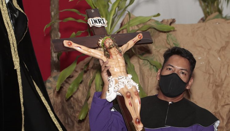 El Sábado Santo es un día de luto, pues se trata de un día de silencio, no hay celebración eucarística.