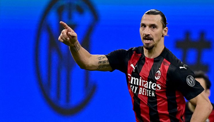 Zlatan Ibrahimovic renovó su contrato con el Milan. 