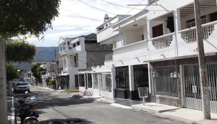 La mayoría de casas en Altamira son de dos pisos.