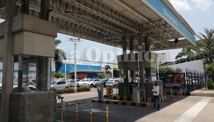 El almacén carece de vigilantes en las dos entradas y salidas que existen.