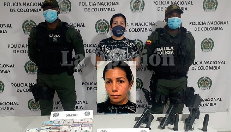 Carmelina Parra Villa, quien fue sorprendida con tres armas de fuego, 35 millones de pesos en efectivo y 20.000 euros.