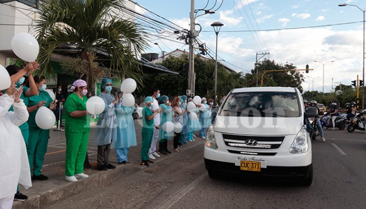 Los compañeros de trabajo de la mujer le rindieron un sentido homenaje.