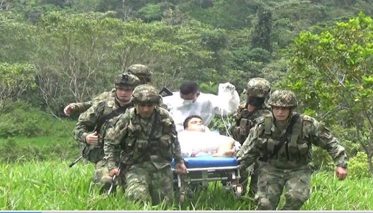 Los dos hombres fueron trasladados por el Ejército a una clínica.