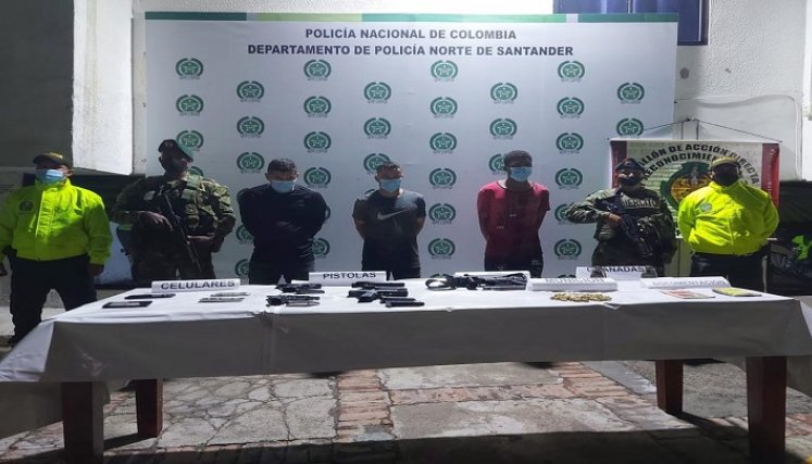 Los detenidos tenían pistolas, munición y granadas.