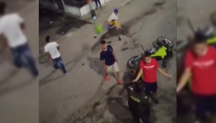 Así agredieron a la Policía.