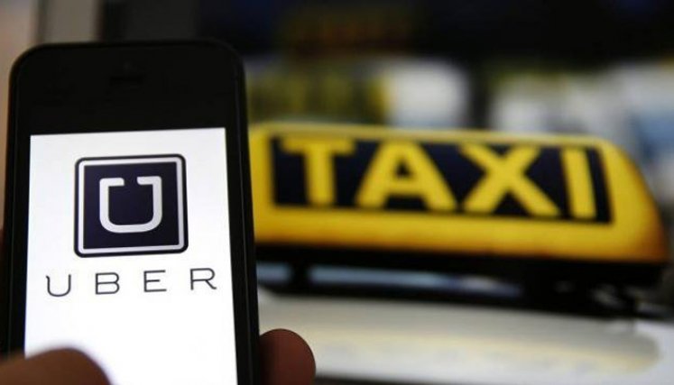 Los taxistas se quejan del transporte informal y rechazan el proyecto de ley 003 que se discute en el Congreso, el cual regula las plataformas digitales que ofrecen el servicio de transporte. / Foto: Archivo