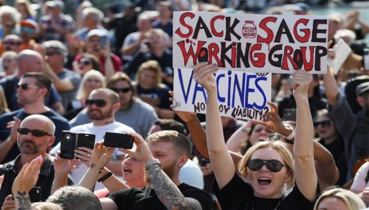 Miles de personas protestan en Londres contra el confinamiento y el pasaporte sanitario./FOTO: Tomada de internet