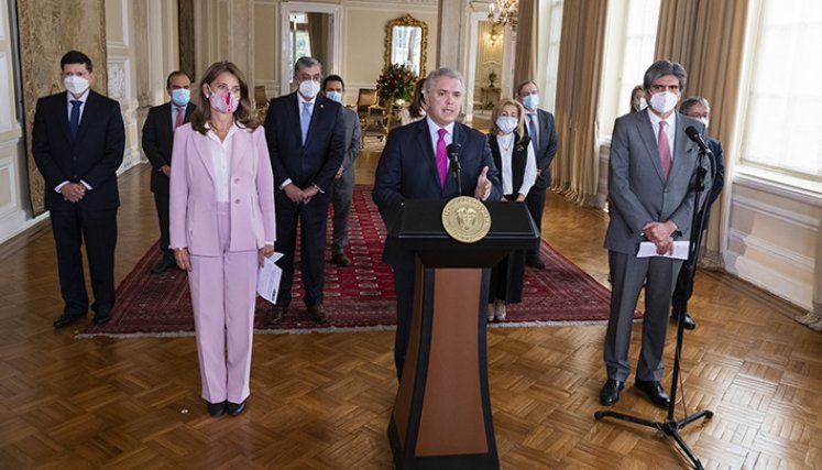El presidente Duque y el presidente de la Corte Constitucional, Antonio Lizarazo, entregaron conclusiones. FOTO: PRESIDENCIA