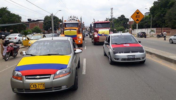 Caravana en señal de protesta contra la reforma tributaria