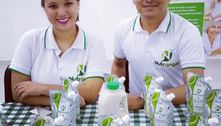 Edinson Carrascal Calderón, es uno de los emprendedores cucuteños, que con su microempresa Nutrángel está pensando en exportar a México y Brasil. Lo acompaña la ingeniera Dayana Rojas. 