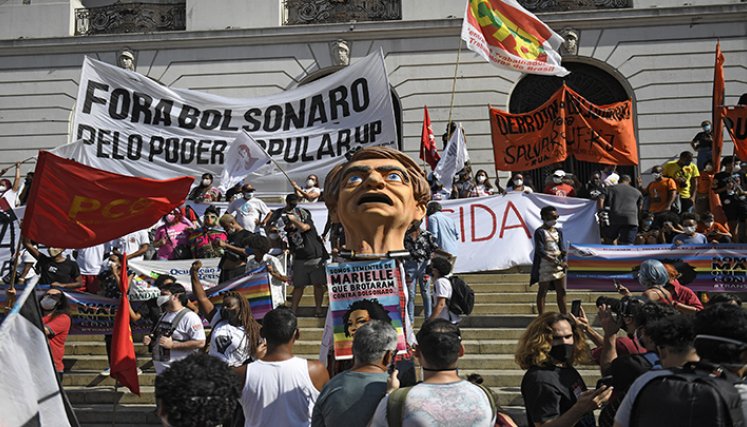 Unas 10.000 personas protegidas con mascarilla acudieron a la manifestación en Brasil.