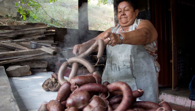María Guzvina lleva más de 30 años con el negocio de las morcillas. 