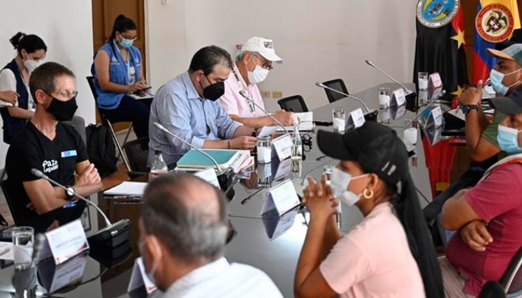 Mesa de diálogo con los líderes del Paro regional.