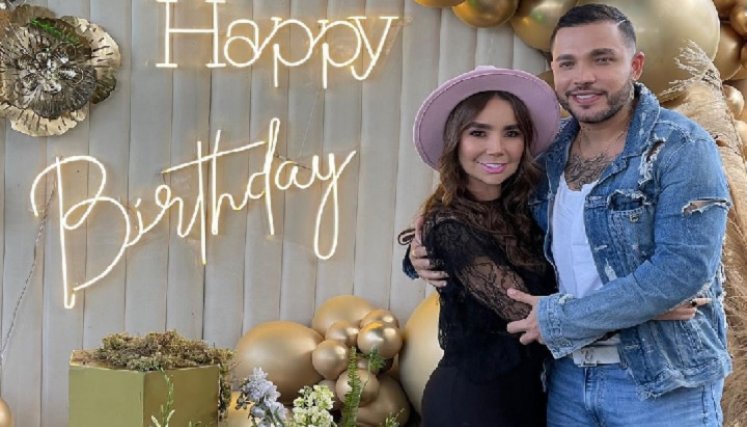 Paola Jara, sorprendida por regalo de Jessi Uribe