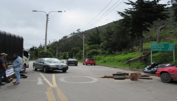 Los camioneros levantaron el bloqueo. / Cortesía/ La Opinión 