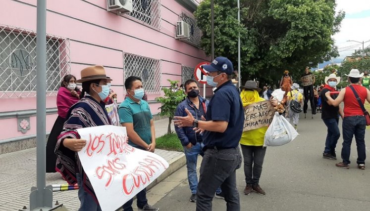 La manifestación se desarrolló de manera pacífica a las afueras de la Gobernación de Norte de Santander y la la Casa Museo Torre del Reloj. / Cortesía/ La Opinión 