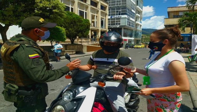 Los controladores viales velarán por descongestionar el centro de la ciudad. /La Opinión.
