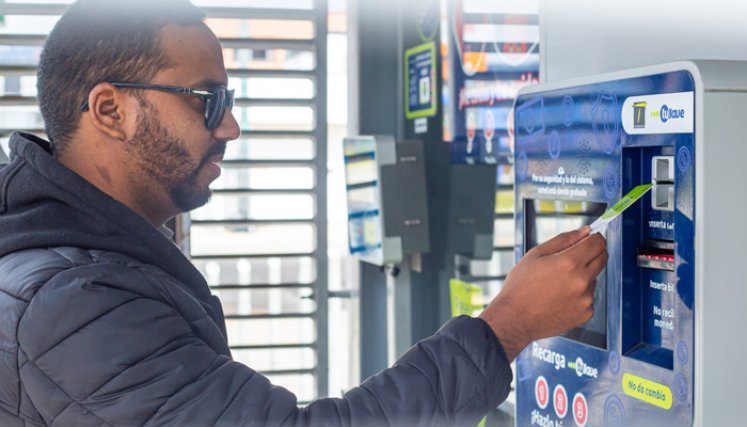 En Colombia, Ezytec ha desarrollado más de 1.400 puntos de pago automático y cajeros multifuncionales en cajas de compensación como Compensar, Colsubsidio y Cafam, en sistemas de transporte masivo como Transmilenio y Metro de Medellín y en empresas de telecomunicaciones como Tigo, Claro y Movistar. / Foto: Cortesía
