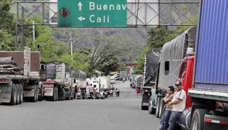 Los bloqueos regionales también tienen en vilo el transporte de leche desde el Cauca. / Foto: Colprensa 