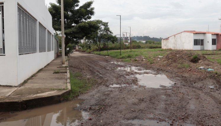 En temporada de lluvias, las calles sin pavimentar son un caos vehicular y peatonal.
