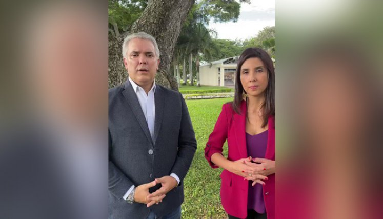 En una declaración ofrecida desde la Escuela Militar de Aviación ‘Marco Fidel Suárez’, en compañía de la ministra de Educación, María Victoria Angulo, Iván Duque señaló que “esto significa que cerca del 97 % de los estudiantes en las universidades e instituciones técnicas y tecnológicas públicas tendrán cubierta su matrícula”. / Foto: Captura de video