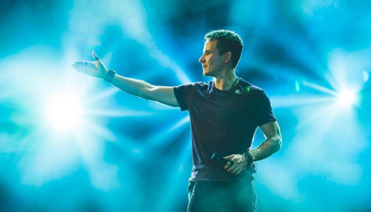 Juan Fernando Fonseca Carrera, conocido artísticamente como Fonseca, es un cantautor colombiano. Con su música, mezcla de pop y ritmos folclóricos colombianos, ha obtenido varios premios Grammy Latinos. / Foto: Facebook @fonsecamusic