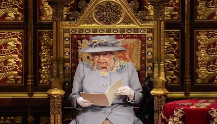 Isabell II reaparece