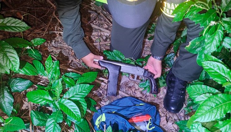 Arrojan bolso con armamento en el sector de La Garita, en Los Patios
