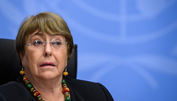 Human Rights Watch, Amnistía Internacional, la Unión Estadounidense por las Libertades Civiles (ACLU), entre 270 oenegés de todo el mundo, así como 171 familiares hicieron el planteo por escrito a Bachelet, quien debe presentar en junio un informe sobre "racismo sistémico" y violencia policial. / Foto: AFP