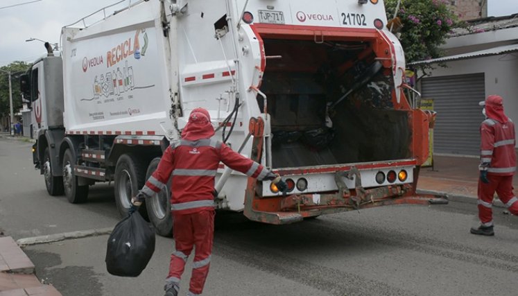 Los campesinos apostados en la vía a San Faustino no han permitido el paso de los camiones compactadores de Veolia  al Parque Tecnológico Ambiental Guayabal, en donde se hace la disposición final de los desechos sólidos.