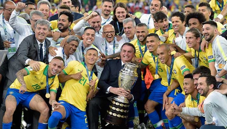 El presidente de Brasil, Jair Bolsonaro, aseveró este martes que, si depende de su gobierno, su país realizará la Copa América-2021,