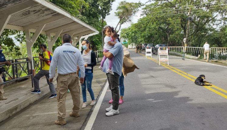 En el puente internacional José Antonio Páez, en el departamento de Arauca, el paso desde Venezuela hacia Colombia está complemente cerrado./Cortesía