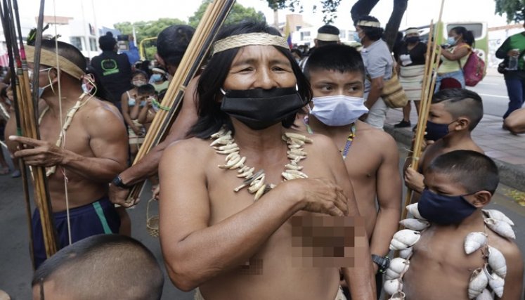 La mujer Motilón Barí solo puede unirse a un hombre, quien puede estar hasta con 7 mujeres al tiempo según sus tradiciones.