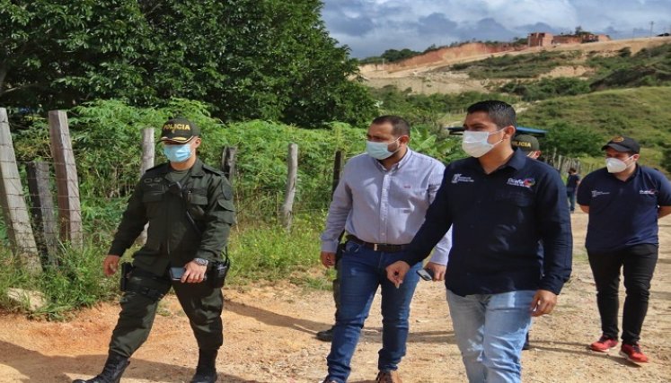 Integrantes de una comisión técnica especializada visitan la ciudad de Ocaña para supervisar los terrenos donde será construido el Segundo Distrito de la Policía Nacional. / Cortesía/ La Opinión 