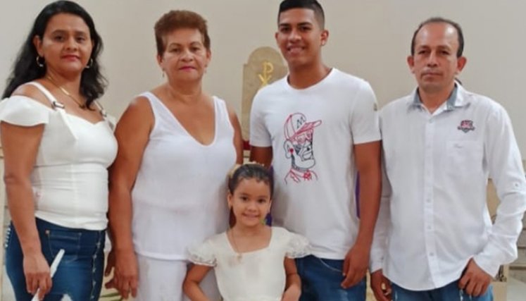 Enderson Contreras y su familia.