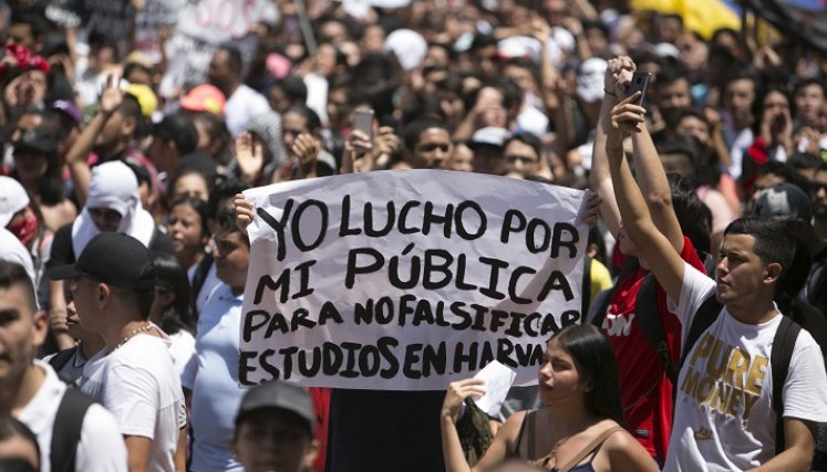 Estudiantes anuncian que estudian adelantar protestas.