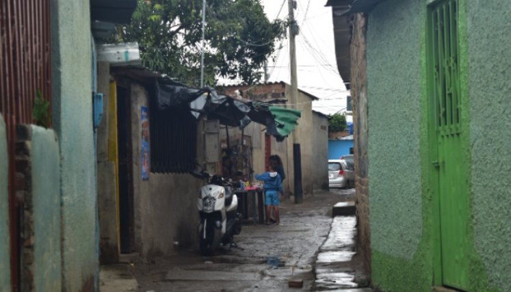En La Parada decenas de niños trabajan y duermen en la calle. (Foto/Pablo Castillo).