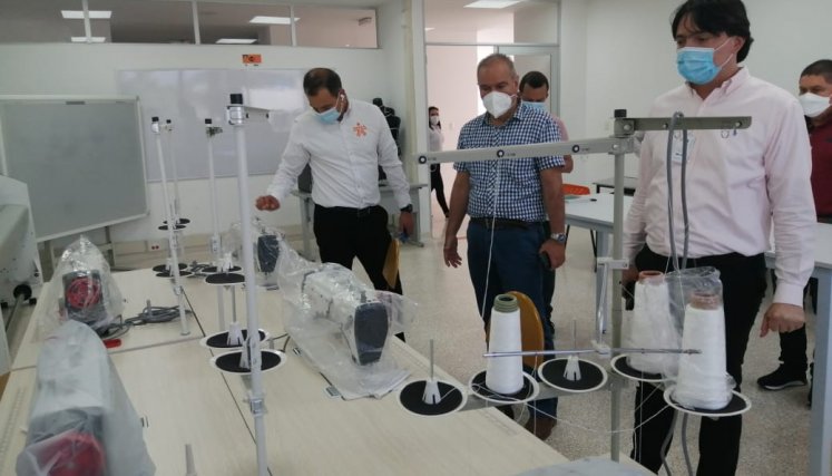 La maquinaria fue destinada al área de las confecciones y diseño de modas para capacitar a más de 900 aprendices del SENA en Cúcuta. / Foto Cortesía 